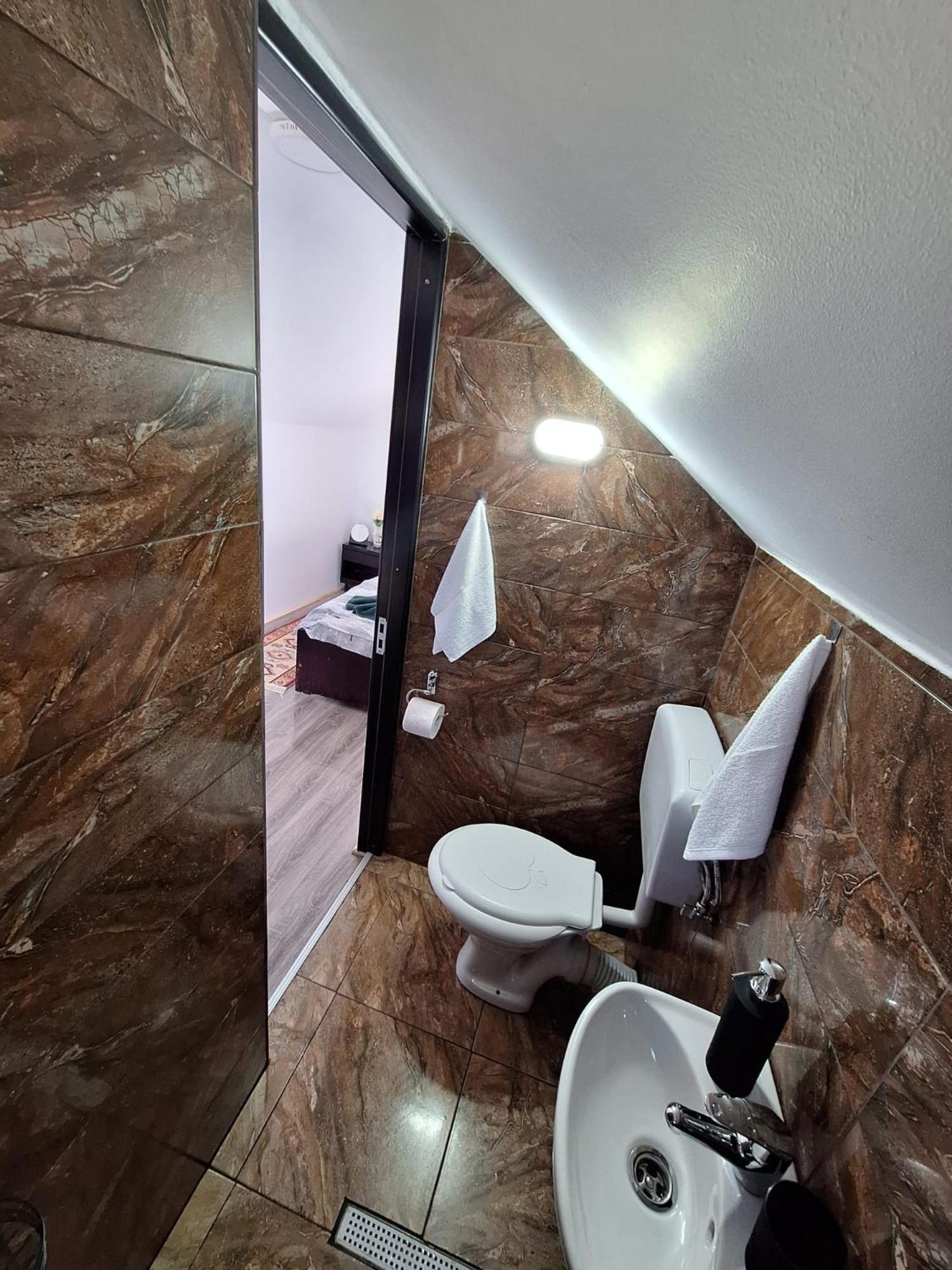 Hotel La 3 Stejari, Calimanesti Salatrucel Exterior foto